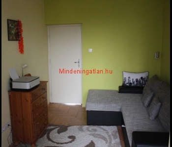 Két erkélyes, három szobás napfényes lakás